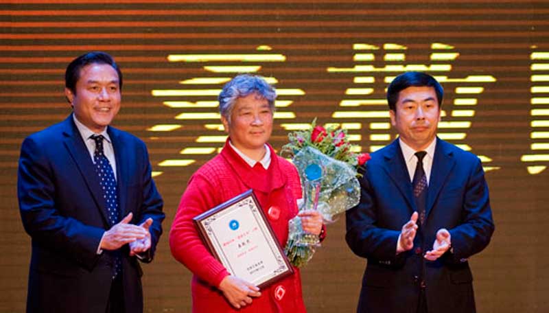 2011걱I(y)WeнУ50ꡰЄӹCY(jng)^ȫУУѵľW(wng)j(lu)ͶƱɣώu顰Єӹʮ֮һv_ʥزϵWSrSЌ`̎˸ǌWУoC~Ҳǌ̎Ŀ϶ίίӛoίӛԣ顰ЄӹɣC