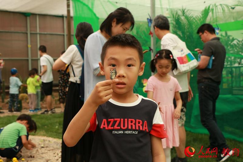 中國兒童中心園內(nèi)開展“喜迎六一 祝福祖國 爭(zhēng)做新時(shí)代好兒童”主題游園活動(dòng)。盧靜/攝