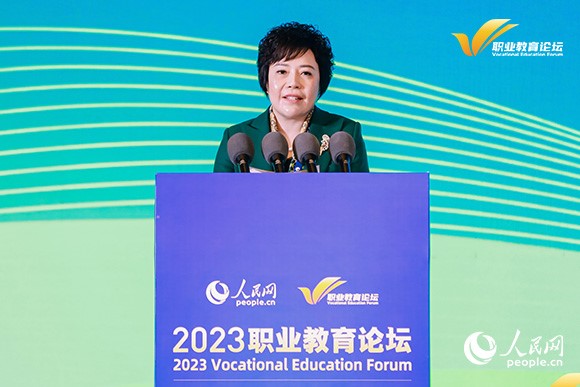 2022年全國(guó)教書育人楷模、四川護(hù)理職業(yè)學(xué)院院長(zhǎng)張先庚出席論壇並發(fā)言。