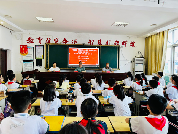 江西省吉水縣開展勞模宣講進(jìn)學(xué)校活動(dòng)。江西省總工會(huì)供圖