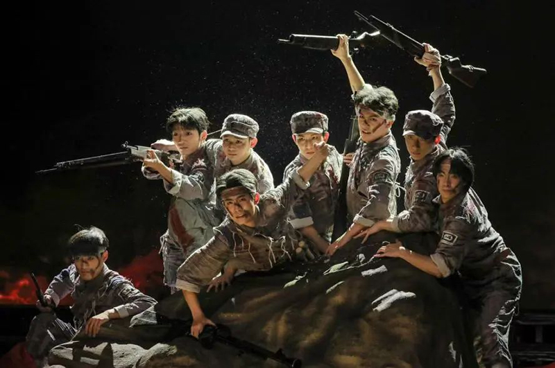 原創(chuàng)音樂舞蹈史詩作品《延安》上演。學(xué)校供圖