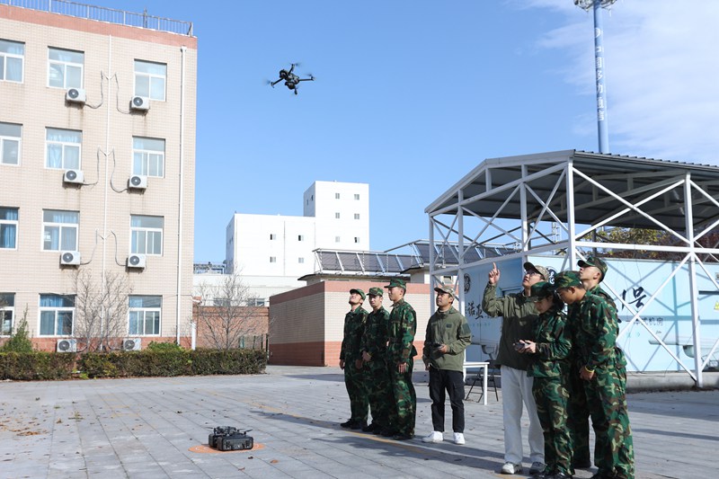 北京市學(xué)生國防素養(yǎng)大賽舉行。北京市教委供圖
