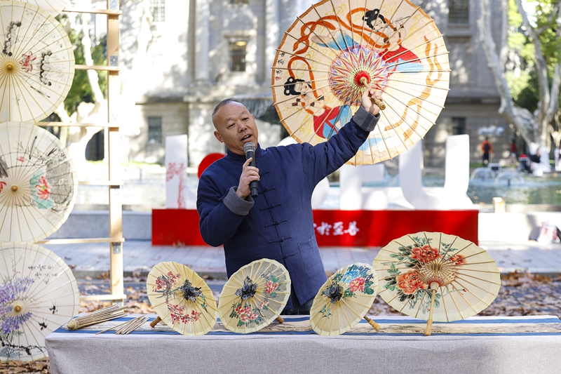 東南大學(xué)舉辦“梧桐文化節(jié)”。杭添 攝