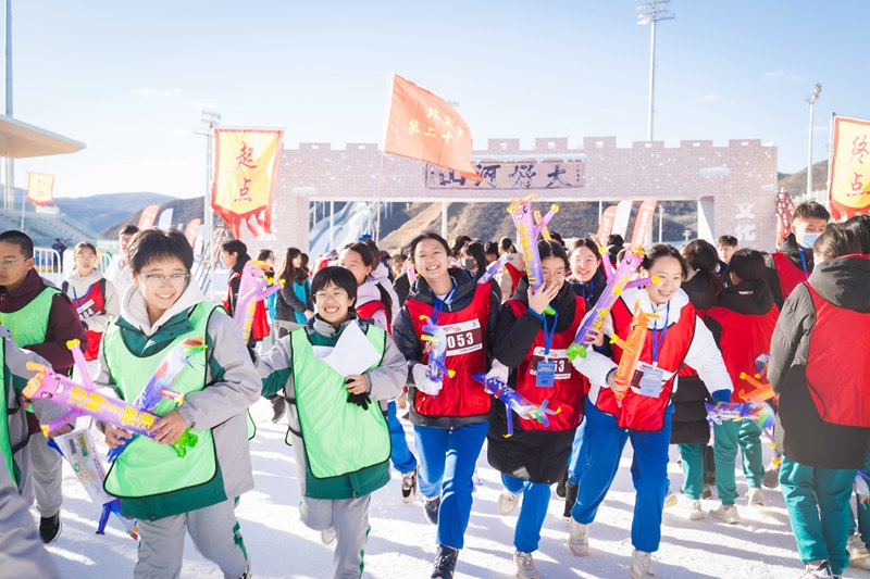京張兩地青少年體驗冰雪運動樂趣。北京市教委供圖