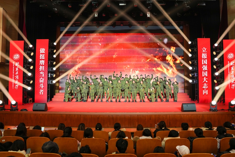 北京工商大學(xué)舉行紀(jì)念“一二·九”運(yùn)動89周年大會。校方供圖