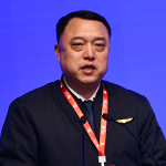     馬建新    中國(guó)民用航空飛行學(xué)院黨委常委、副院長(zhǎng)以?shī)^擊者為先的態(tài)度落實(shí)立德樹(shù)人根本任務(wù)，以創(chuàng)新者強(qiáng)的行動(dòng)統(tǒng)籌推進(jìn)民航人才培養(yǎng)的中國(guó)式現(xiàn)代化之路，堅(jiān)持為黨育人、為國(guó)育才，為中國(guó)民航培養(yǎng)更多合格的建設(shè)者和接班人。