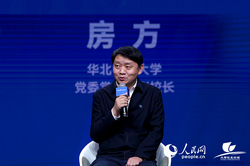 華北電力大學(xué)黨委常委、副校長房方。人民網(wǎng)記者葛泰佚攝