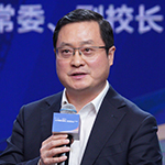     鄭承軍    北京第二外國(guó)語(yǔ)學(xué)院黨委常委、副校長(zhǎng)拔尖人才關(guān)鍵在於“拔”字，要不拘一格降人才。對(duì)於拔尖人才，要注重專(zhuān)業(yè)素養(yǎng)、探索精神、學(xué)科交叉和創(chuàng)新能力。