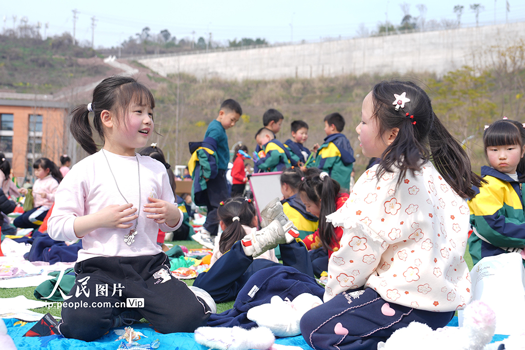 重慶：歡樂購物節(jié) 童趣滿校園【2】