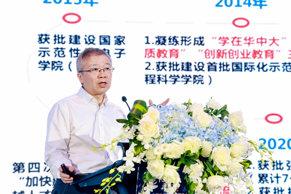 華中科技大學(xué)校長(zhǎng)助理、本科生院院長(zhǎng)文勁宇。