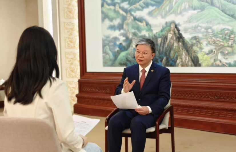 嚴(yán)純?nèi)A接受人民網(wǎng)專訪。董苗林 攝