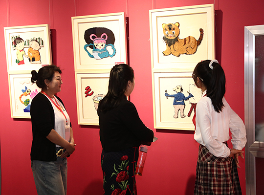 活動上，學(xué)校掇繡作品展示。學(xué)校供圖