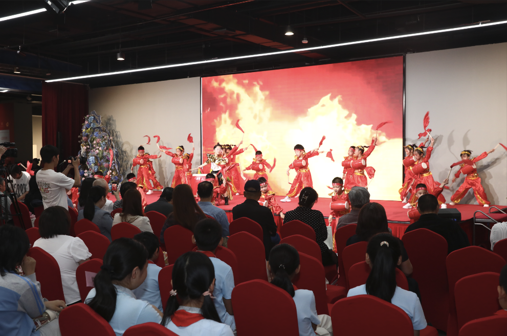 活動上，學(xué)生們進(jìn)行文化展演。學(xué)校供圖