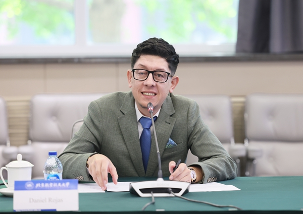 哥倫比亞教育部長丹尼爾?羅哈斯一行訪問北京航空航天大學。北航供圖