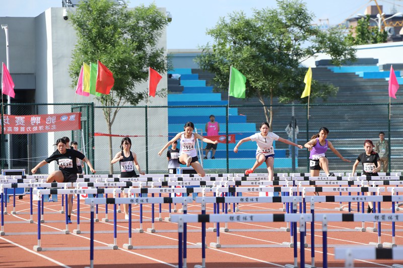 首都高等學(xué)校第63屆學(xué)生田徑運(yùn)動(dòng)會(huì)開(kāi)幕。北京信息科技大學(xué)供圖