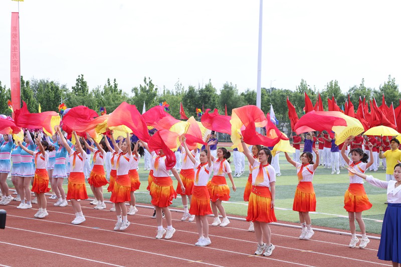 首都高等學(xué)校第63屆學(xué)生田徑運(yùn)動(dòng)會(huì)開(kāi)幕。北京信息科技大學(xué)供圖