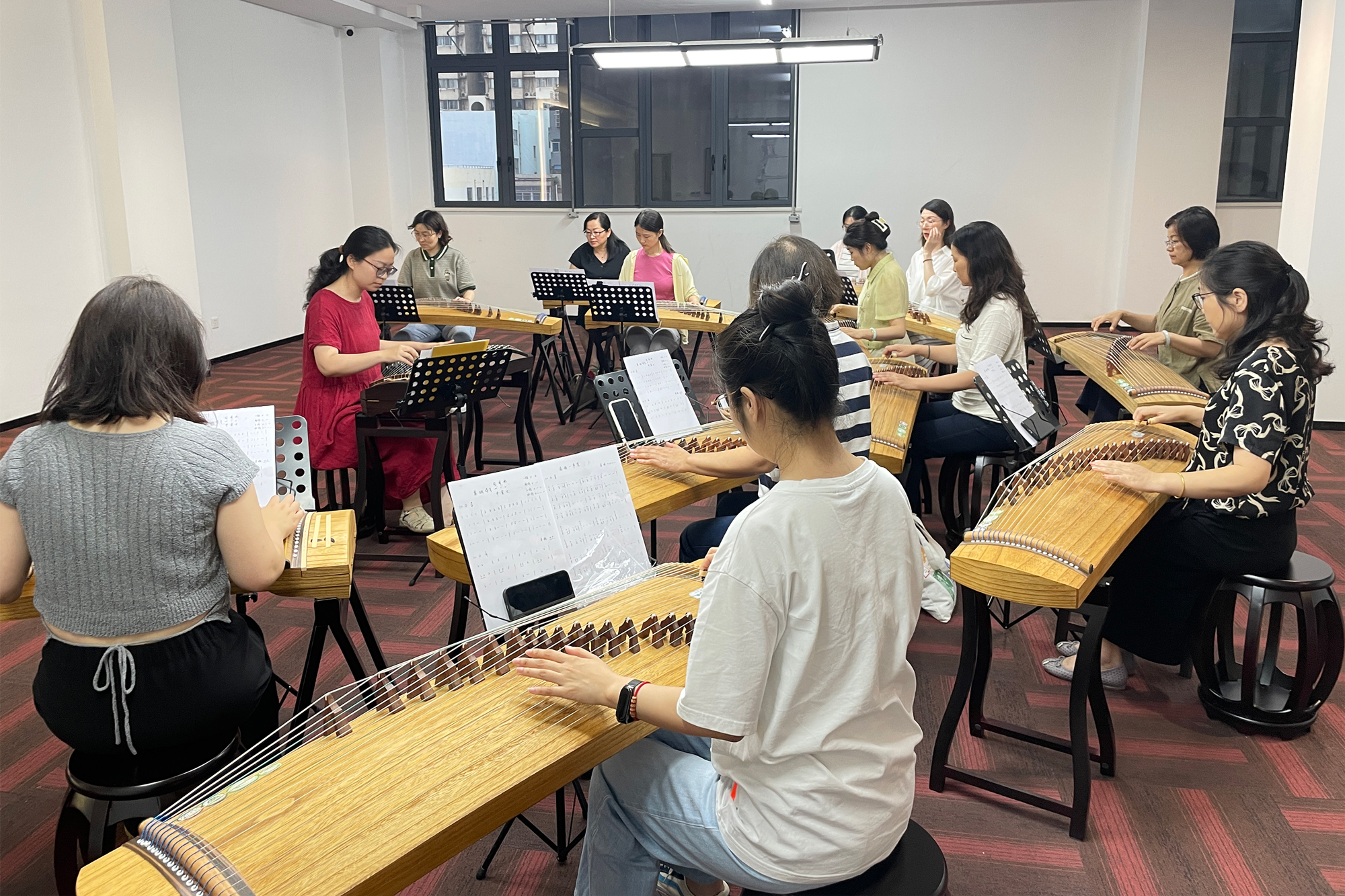 圖為職工夜校古箏班。常州市總工會供圖