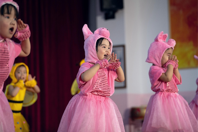 北京大學醫(yī)學部幼兒園“手拉手、心連心，快樂共成長”主題活動現(xiàn)場。園方供圖