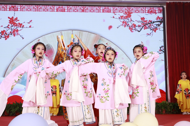 北京大學(xué)醫(yī)學(xué)部幼兒園“手拉手、心連心，快樂(lè)共成長(zhǎng)”主題活動(dòng)現(xiàn)場(chǎng)。園方供圖