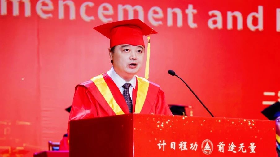 中國計(jì)量大學(xué)黨委書記徐江榮。校方供圖