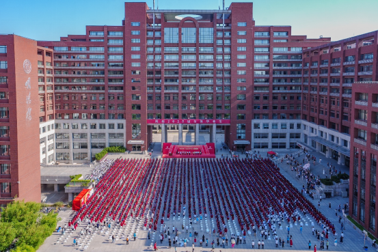 中國人民大學(xué)2025年畢業(yè)典禮現(xiàn)場。學(xué)校供圖