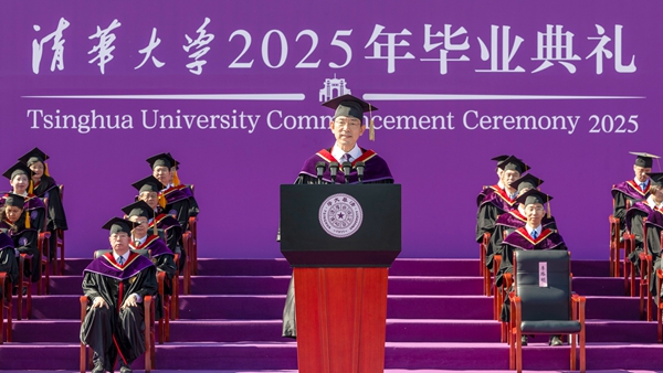 清華大學(xué)校長(zhǎng)、校學(xué)位評(píng)定委員會(huì)主席李路明。校方供圖