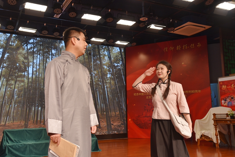 教師劇團為全體師生傾情演繹紅色經(jīng)典劇目《趙一曼》。校方供圖