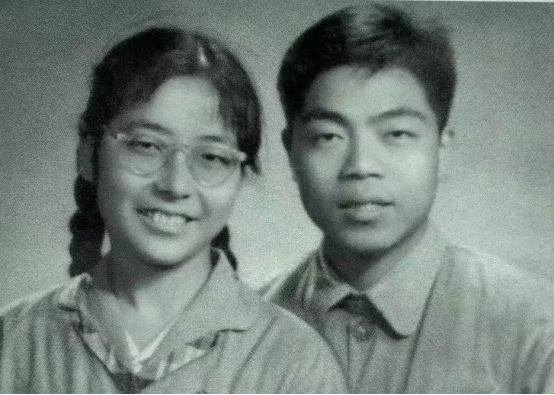 陳傳才、岳同的訂婚照，攝于1961年9月。中國(guó)人民大學(xué)供圖