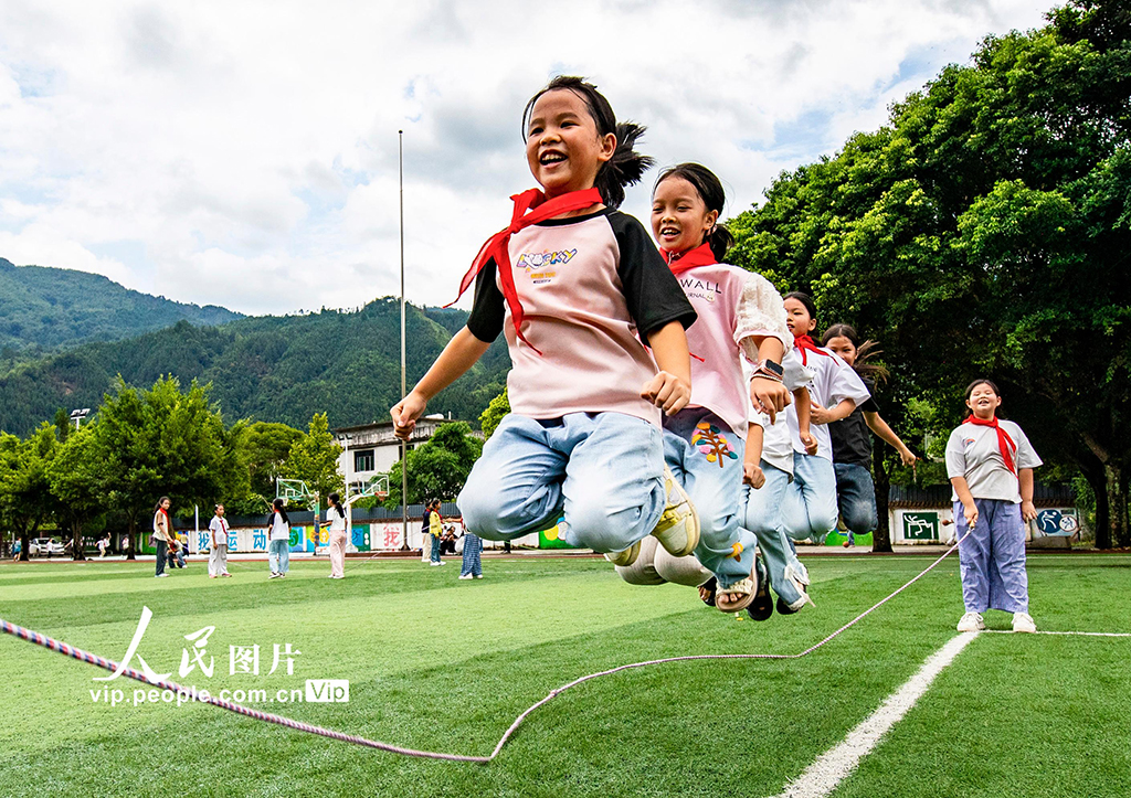 貴州從江：歡樂(lè)課間 快樂(lè)成長(zhǎng)