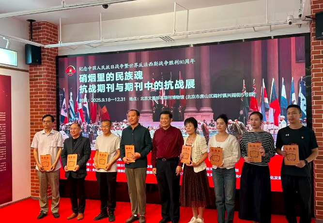 博物館向中小學(xué)贈(zèng)送《新青年》創(chuàng)刊號(hào)影印本