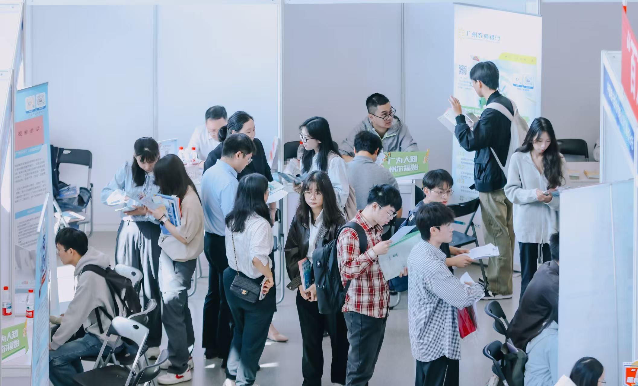 招聘活動現(xiàn)場。圖片來源：中央財經(jīng)大學