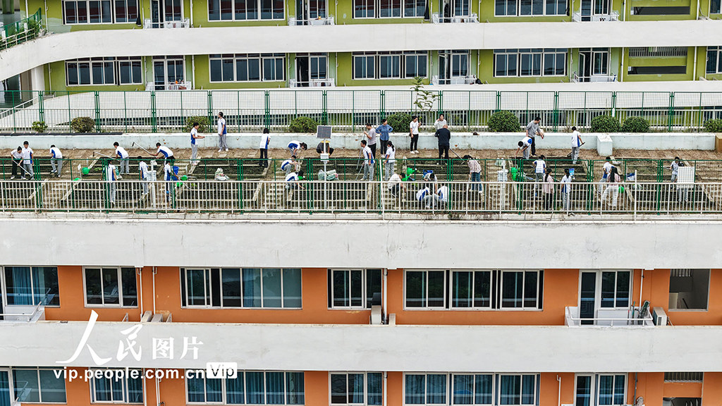 四川成都：校園“空中農(nóng)田”秋種忙【7】