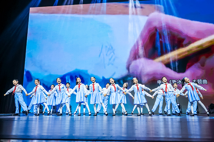 活動(dòng)現(xiàn)場(chǎng)，兒童帶來歌舞串燒《魯冰花》。主辦方供圖