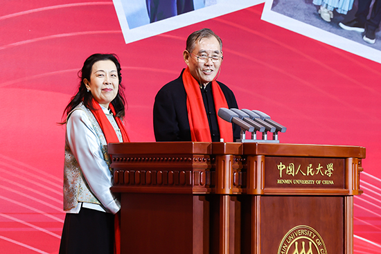 1979級校友錢小芊與劉小平夫婦。學(xué)校供圖