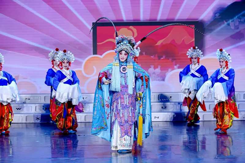 展演活動上，學(xué)員表演京劇《雙陽公主》選段。國家老年大學(xué)供圖