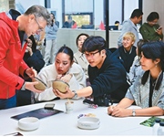 外國友人感受非遺魅力