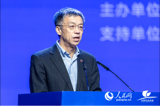 清華大學(xué)校務(wù)委員會(huì)副主任史宗愷出席論壇并發(fā)言。人民網(wǎng)記者 嚴(yán)立政攝