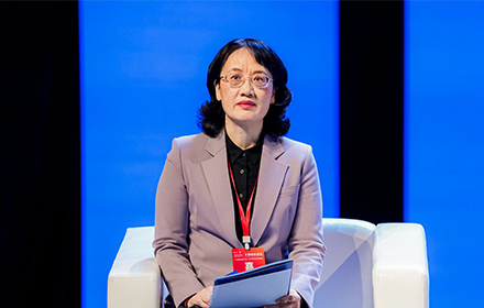 主持人：廣西師范大學(xué)副校長 黃曉娟