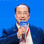     李國岫    北京交通大學(xué)副校長在AI極速推動知識生產(chǎn)與整合的當(dāng)下，教育模式正從以知識傳授為主的傳統(tǒng)教育，向以能力和素質(zhì)培養(yǎng)為核心的新型教育模式轉(zhuǎn)變。