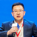     文永紅    中國石油大學(xué)（北京）黨委副書記以人工智能為代表的數(shù)字技術(shù)正深度重塑教育生態(tài)，高校思政工作既迎來“數(shù)智賦能”的重大機(jī)遇，也面臨“范式重構(gòu)”的現(xiàn)實挑戰(zhàn)。