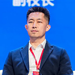     李大慶    中國民航大學(xué)副校長在民航業(yè)創(chuàng)新轉(zhuǎn)型的關(guān)鍵期，學(xué)校通過系統(tǒng)性改革打破體制機(jī)制壁壘，推進(jìn)目標(biāo)、組織、資源的深度“融合”，為國家戰(zhàn)略需求與民航產(chǎn)業(yè)升級提供核心支撐。