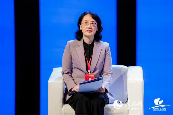 廣西師范大學(xué)副校長黃曉娟出席論壇并發(fā)言