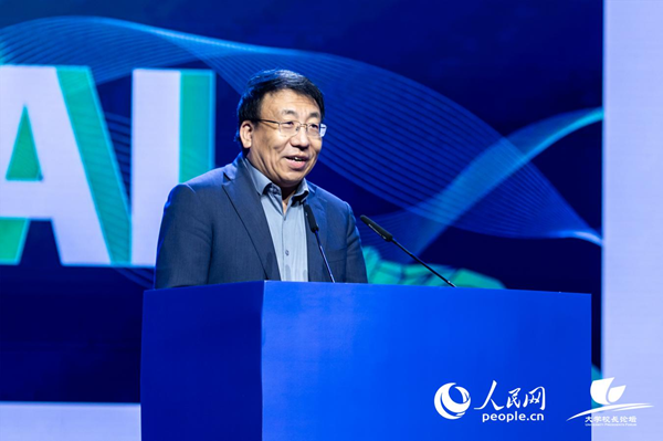 哈爾濱工業(yè)大學副校長劉挺出席論壇并發(fā)言。人民網記者 嚴立政攝