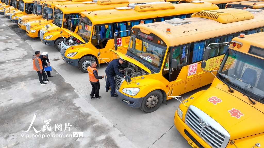 江西贛州：檢查校車迎開學(xué)