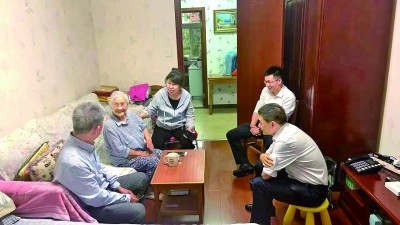 北京師范大學(xué)中國(guó)公益研究院在社區(qū)調(diào)研。資料圖片