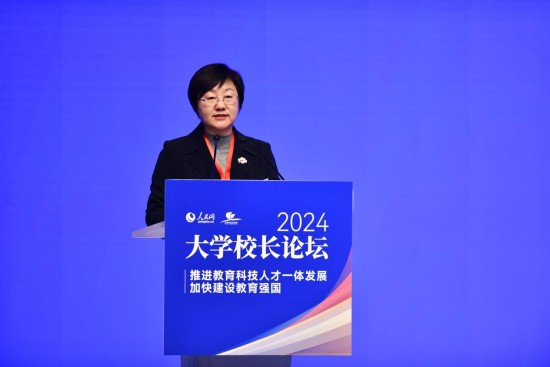 李曉華作主題發(fā)言。河北經(jīng)貿(mào)大學(xué)供圖