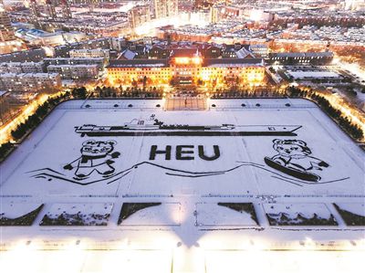 圖為哈工程師生在雪地上繪制的畫(huà)作。受訪者供圖