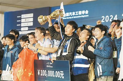圖為福州大學(xué)無人智駕團(tuán)隊(duì)奪冠。 受訪單位供圖