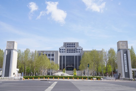 北京科技職業(yè)大學校門(攝影:展文杰)