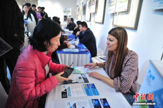 11月9日，2025法國(guó)高校秋季巡展·長(zhǎng)春站活動(dòng)舉行，法國(guó)高校代表在推介留學(xué)項(xiàng)目。 李彥國(guó) 攝